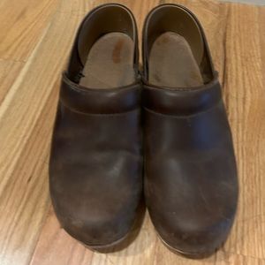 Dansko size 39 (US 8.5-9) professional clogs